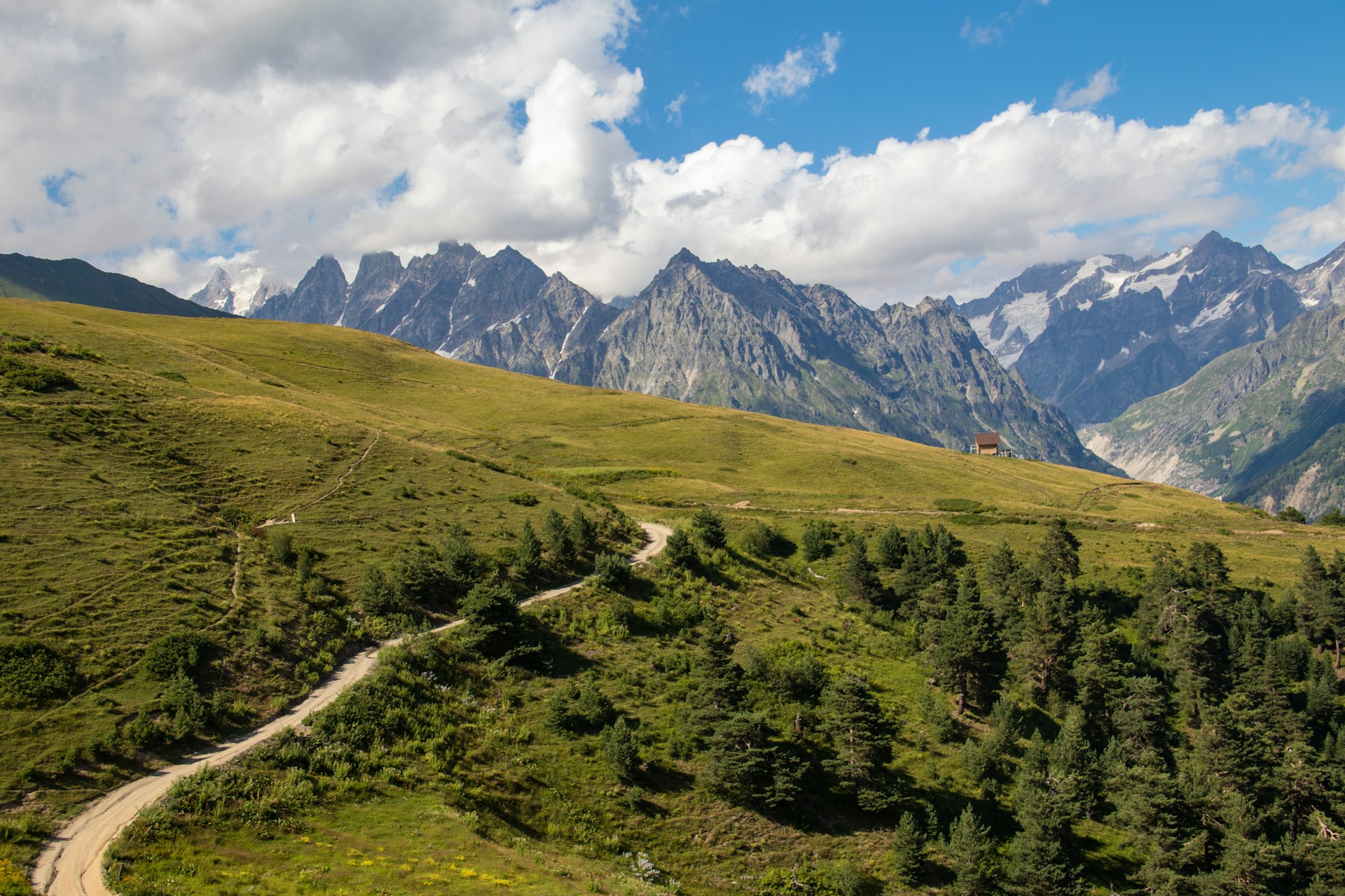 Best Hiking Trails in the Caucasus Mountains of Russia