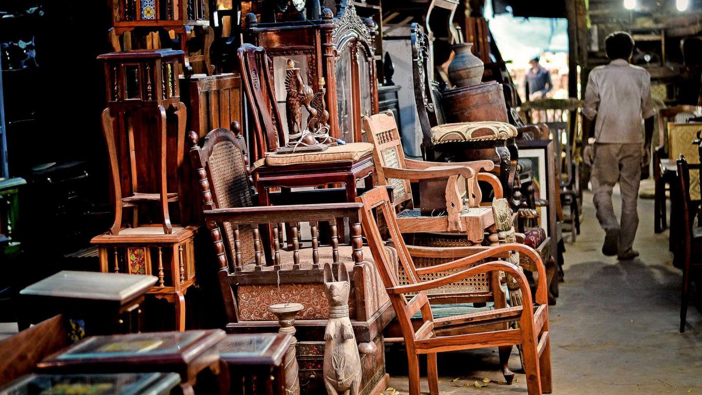 Guide to Buy Real and Valuable Antique Furniture